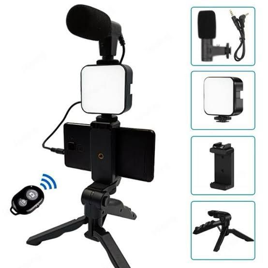 Handy Vlogging Kit – With Microphone, LED Light & Wireless Remote